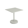 Table de café linéaire en acier par Muuto
