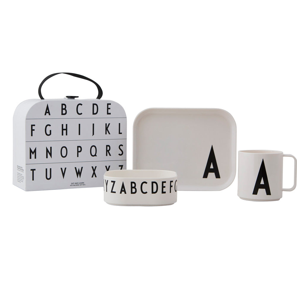 "Les classiques dans une valise" par Design Letters