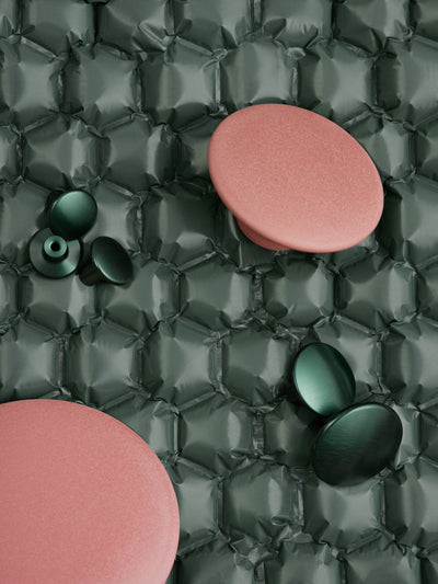 Patères en métal Dots par Muuto