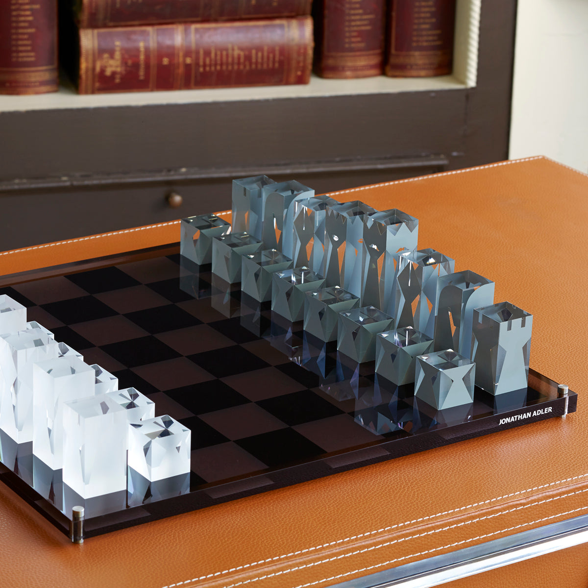 Jeu d'échecs en acrylique par Jonathan Adler