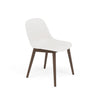 Fiber Side Chair Wood Base - Coque rembourrée par Muuto