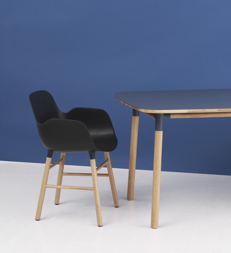 Petite table de salle à manger Form par Normann Copenhagen 