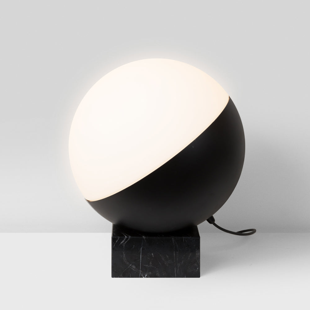Lampe de table Half 1 par ZANEEN design