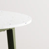 Nouvelle table de salle à manger ronde moderne avec plateau en plastique recyclé par Tiptoe