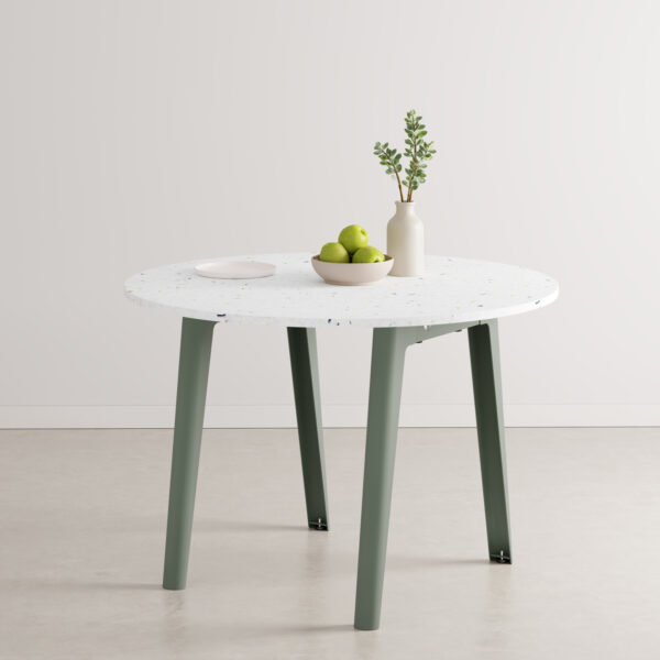 Nouvelle table de salle à manger ronde moderne avec plateau en plastique recyclé par Tiptoe