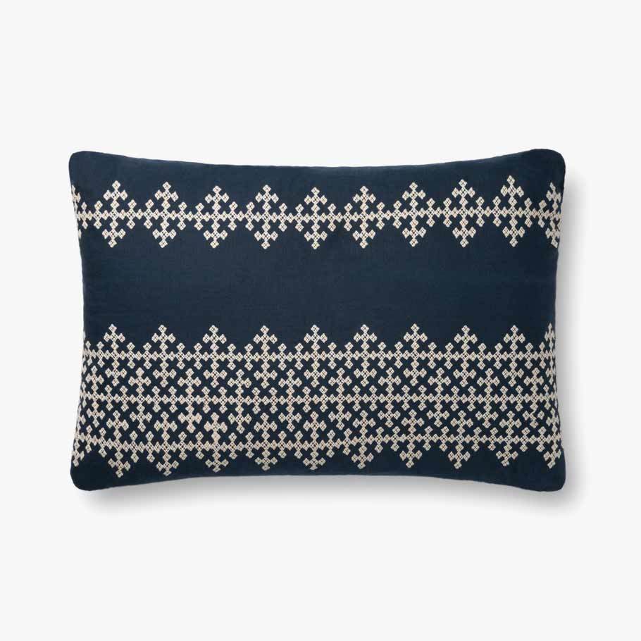 P0833 Navy / Ivory Pillow by Loloi