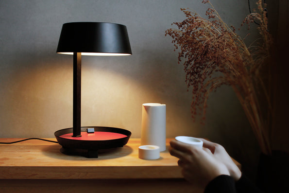 Mini lampe de table Carry par Seed Design