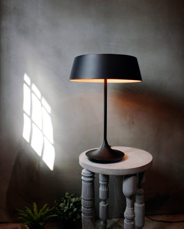 Lampe de table en porcelaine par Seed Design