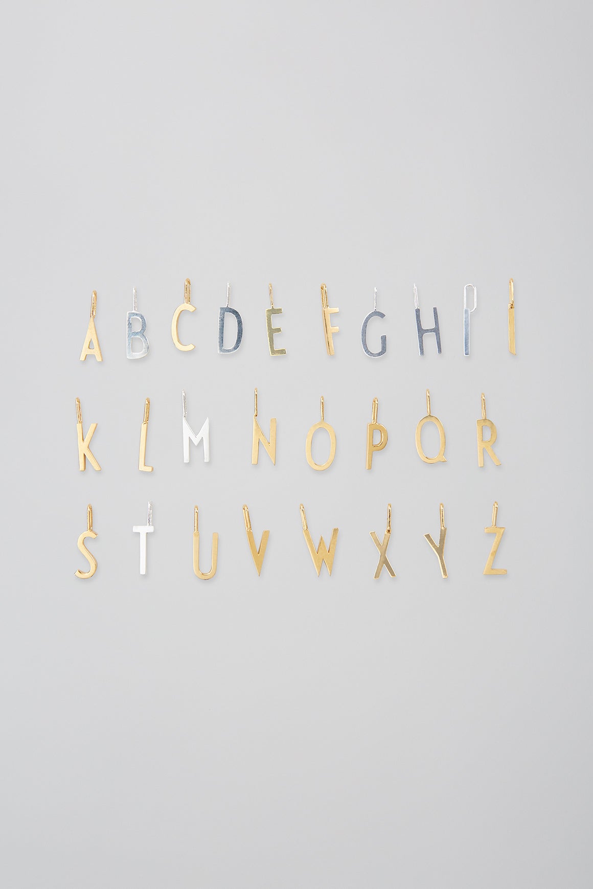 Petit charme de lettre d'archétype ( AZ ) par Design Letters