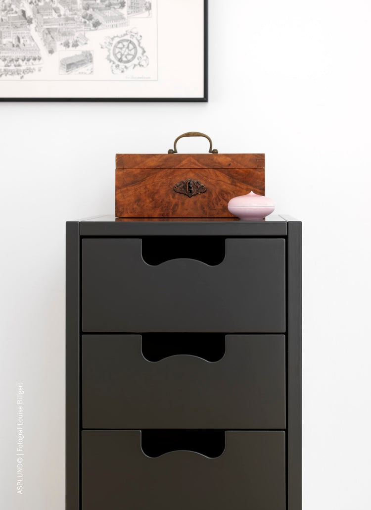 Snow Series of 2, 3, 4 and 6 Drawers by Asplund