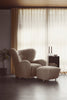 Fauteuil et repose-pieds The Tired Man par Audo Copenhagen