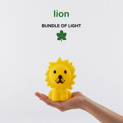Lion Bundle of Light par M. Maria