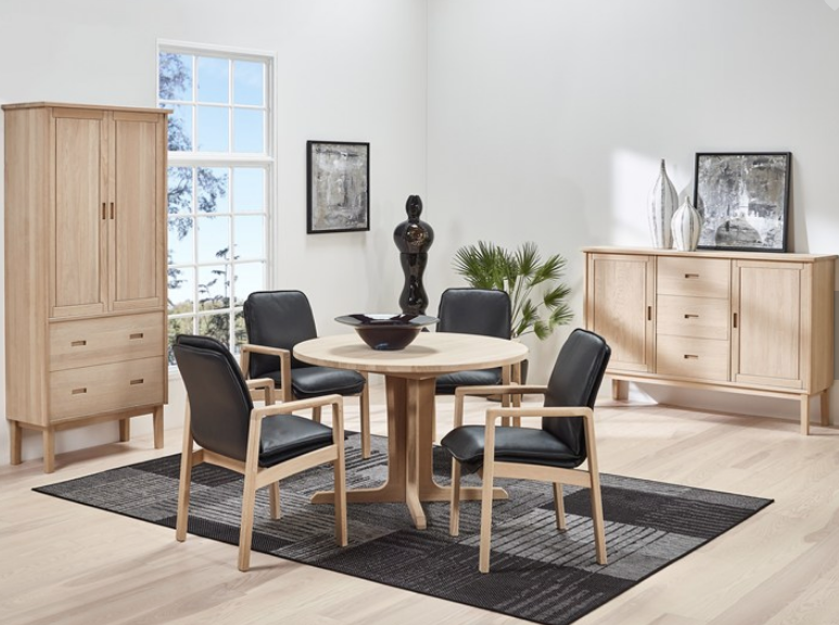 Lowback Chair 8474 by Dyrlund