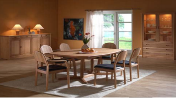 Table à manger elliptique 9243 par Dyrlund 