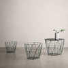 Paniers en fil métallique et tables d'appoint par Ferm Living (Basket Top)