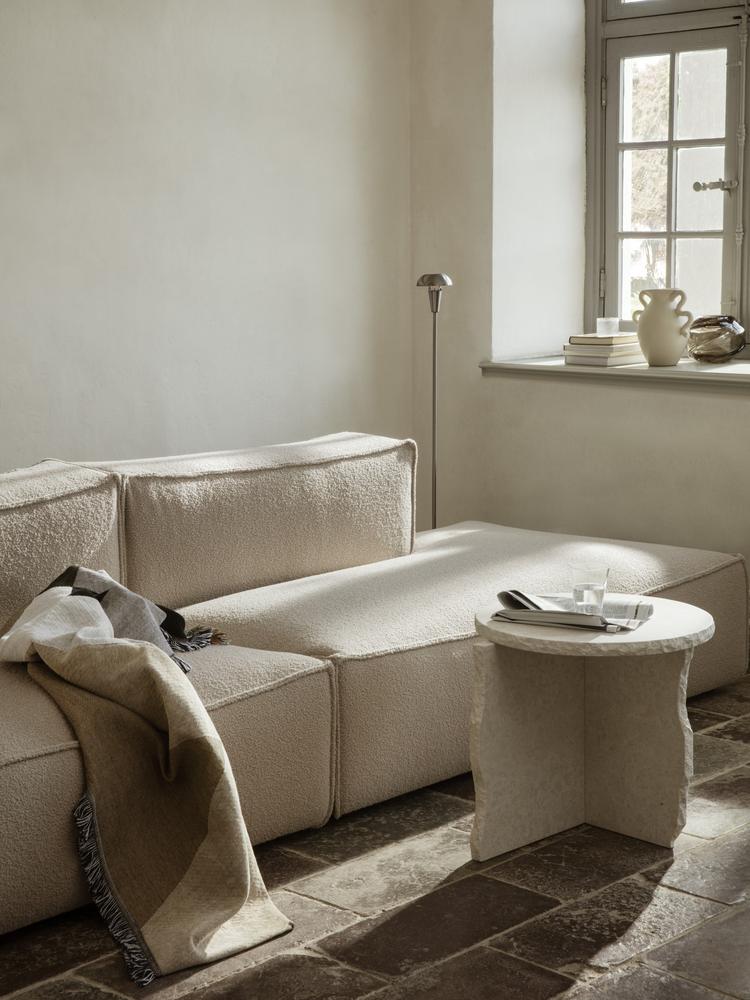 Table sculpturale minérale par Ferm Living