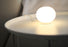 Lampe de table Mini Glo-Ball par Flos