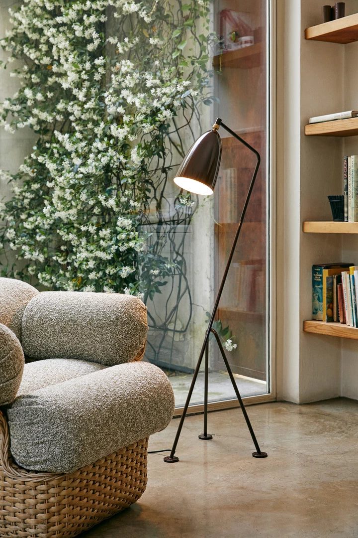 Lampadaire Gräshoppa par Gubi