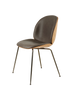 Chaise de salle à manger Beetle - Tissu à l'avant - Piètement conique - Coque plaquée par Gubi