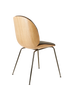 Chaise de salle à manger Beetle - Tissu à l'avant - Piètement conique - Coque plaquée par Gubi