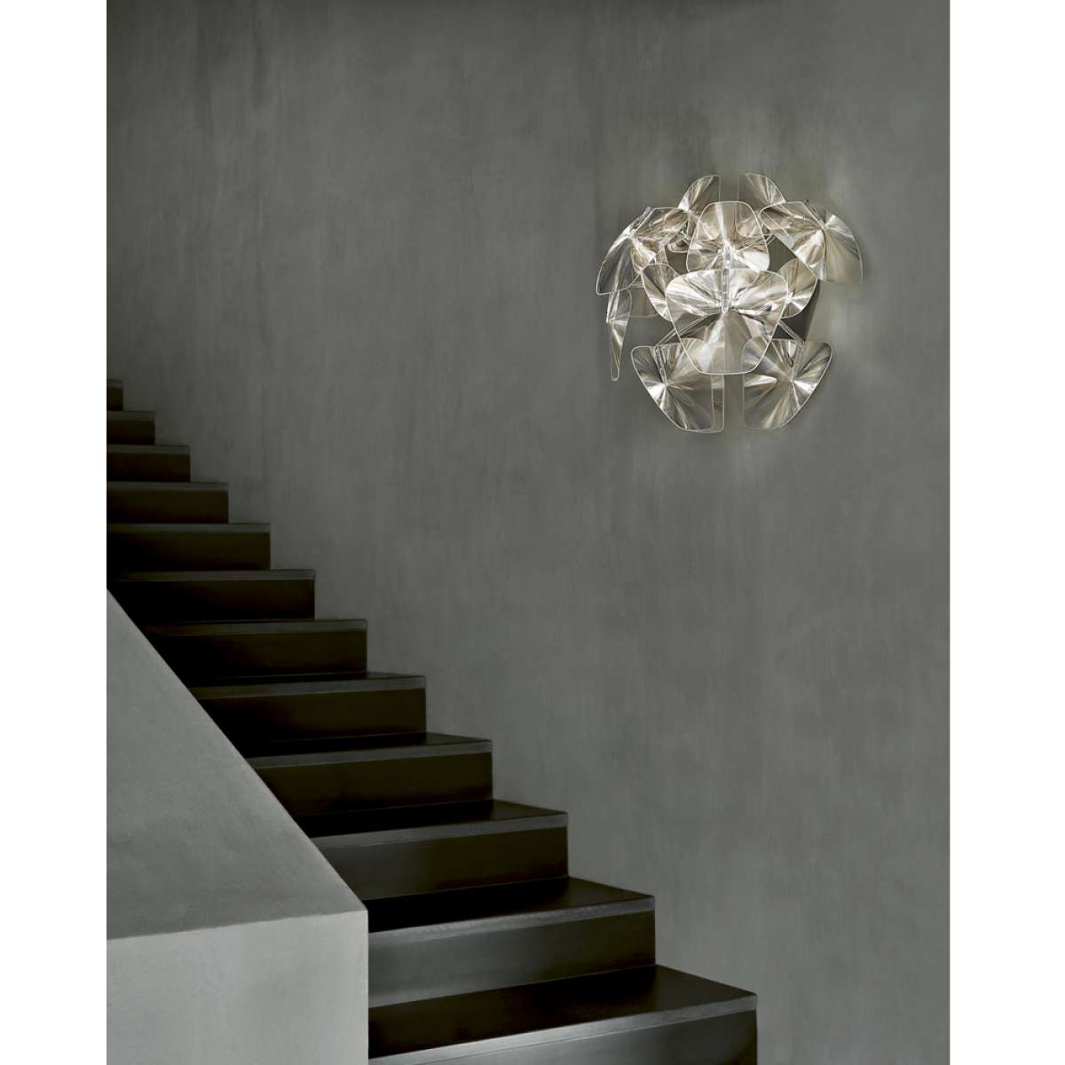 Hope Wall Lamp by Luceplan, modern lighting fixture with sleek design, mounted on a wall in a contemporary interior setting.
