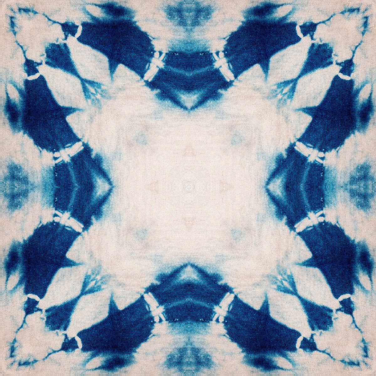 SHIBORI FLOWER Wallpaper by Mindthegap