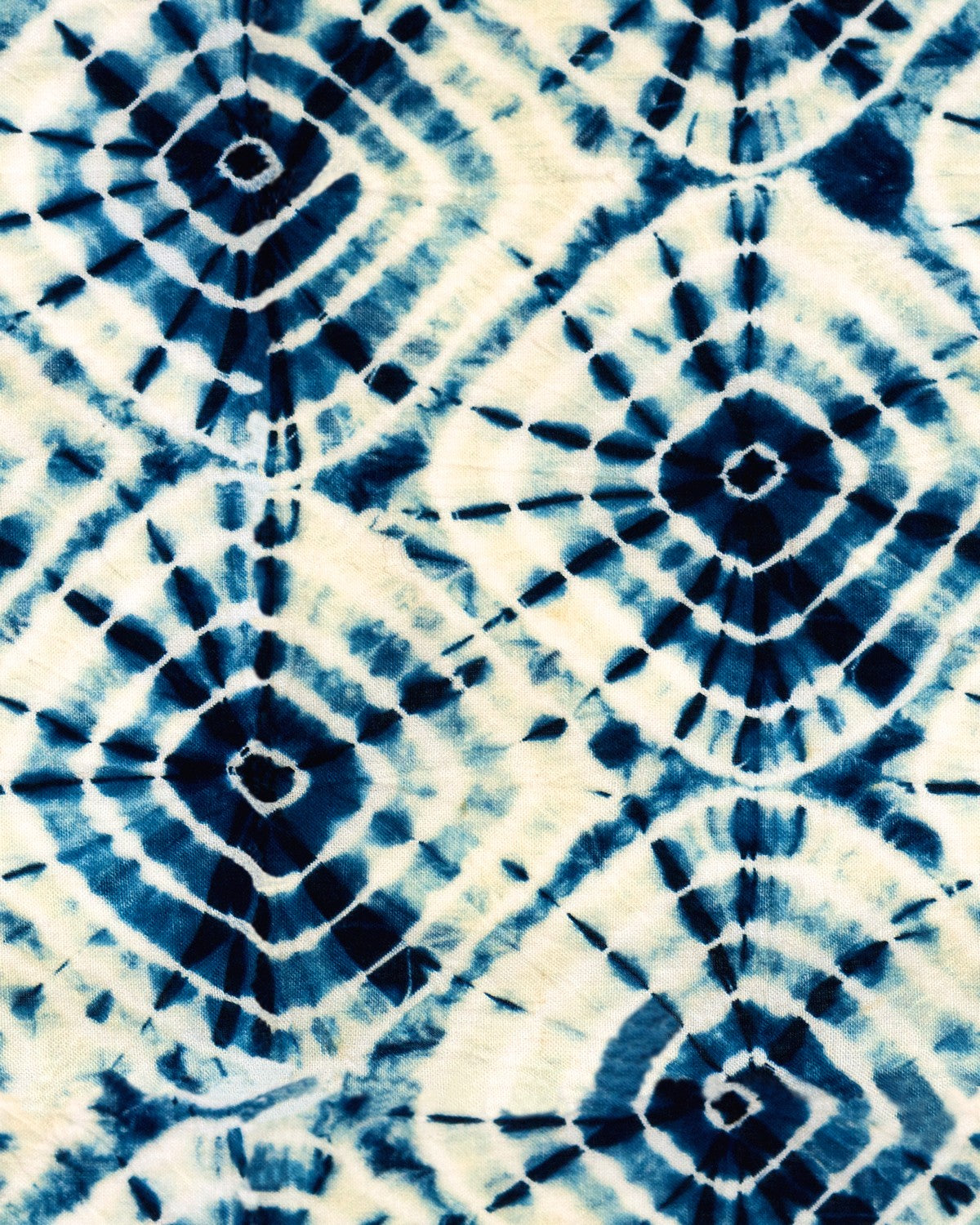 SHIBORI SWIRLS Wallpaper by Mindthegap