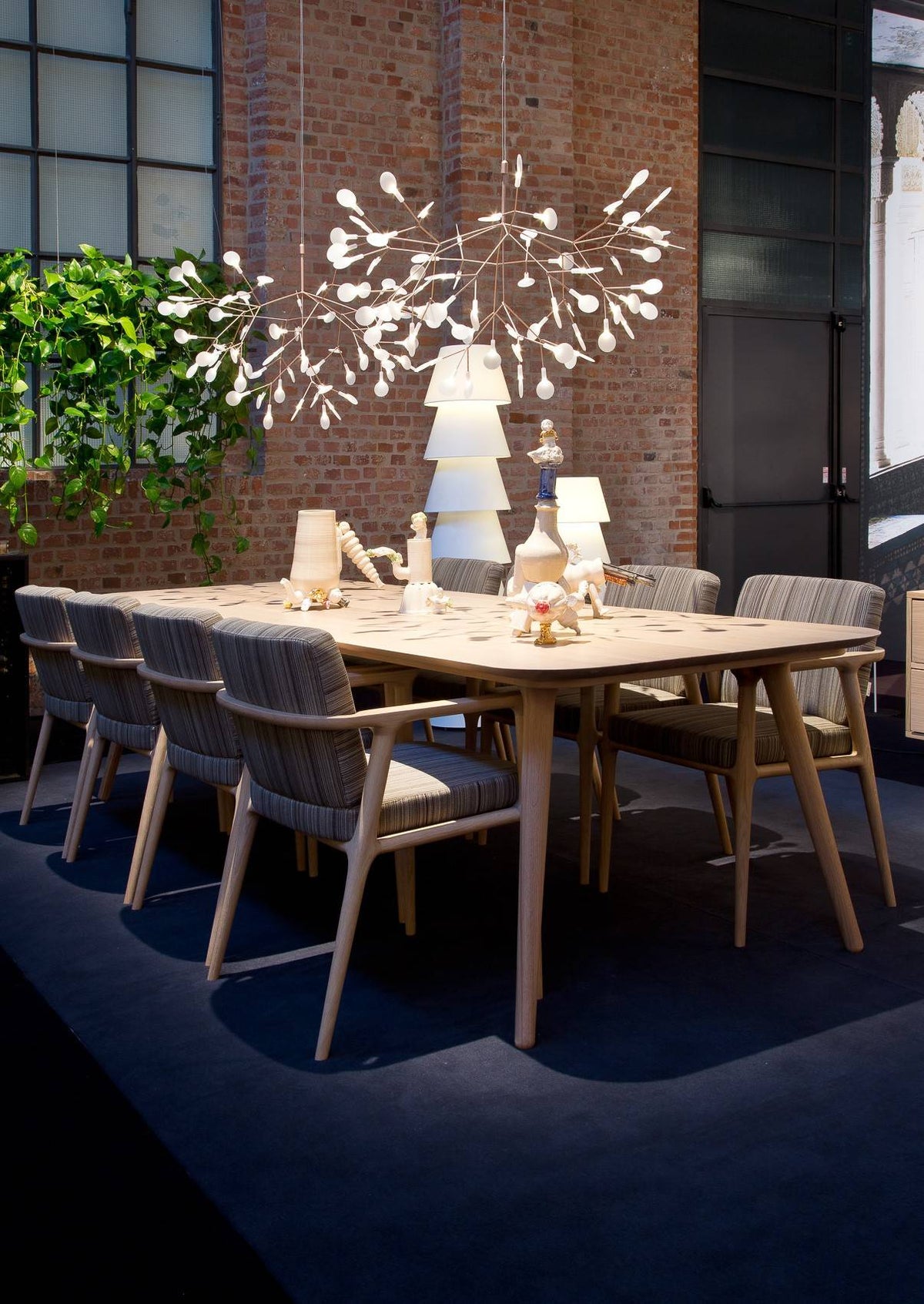 Set Up Shades 6 Floor Lamp by Moooi, modern lighting with six colorful fabric shades and sleek black base.