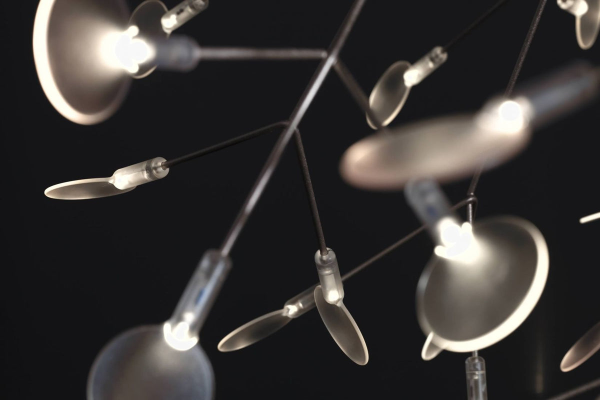 Copper Heracleum III The Big O Moooi lighting fixture with multiple branches and LED bulbs, modern and artistic design.