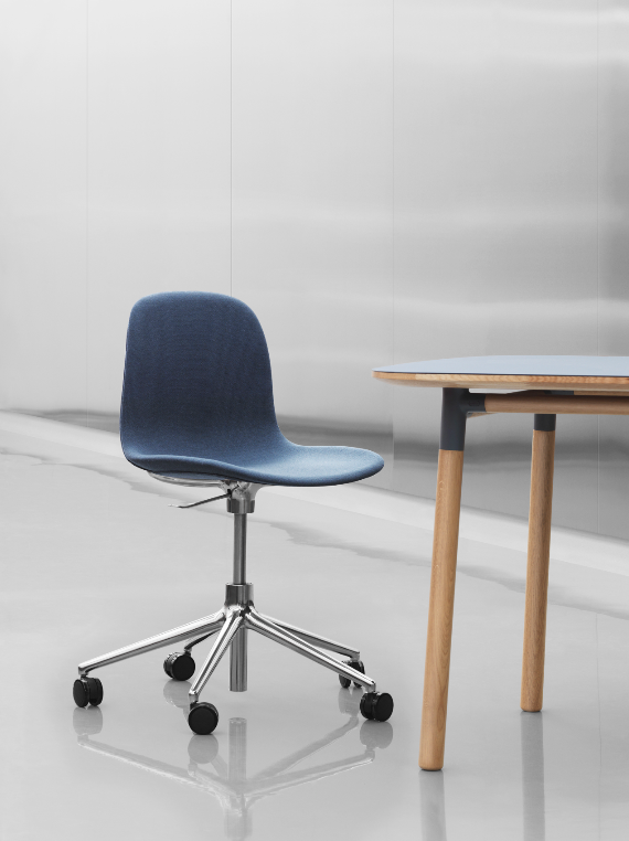 Chaise Form pivotante avec roulettes et vérin à gaz par Normann Copenhagen