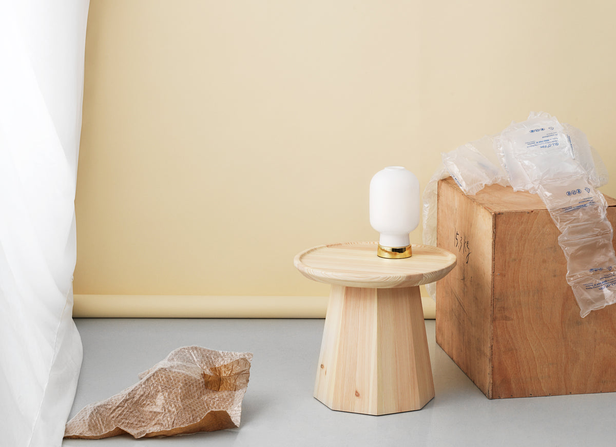 Table en pin par Normann Copenhagen